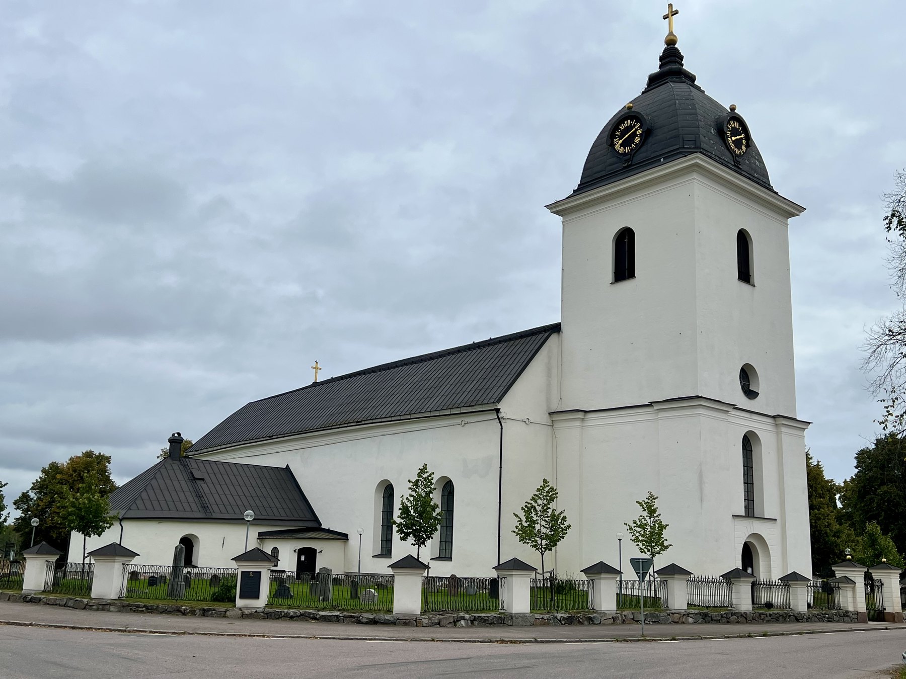 Dala-Husby kyrka nära värdshuset