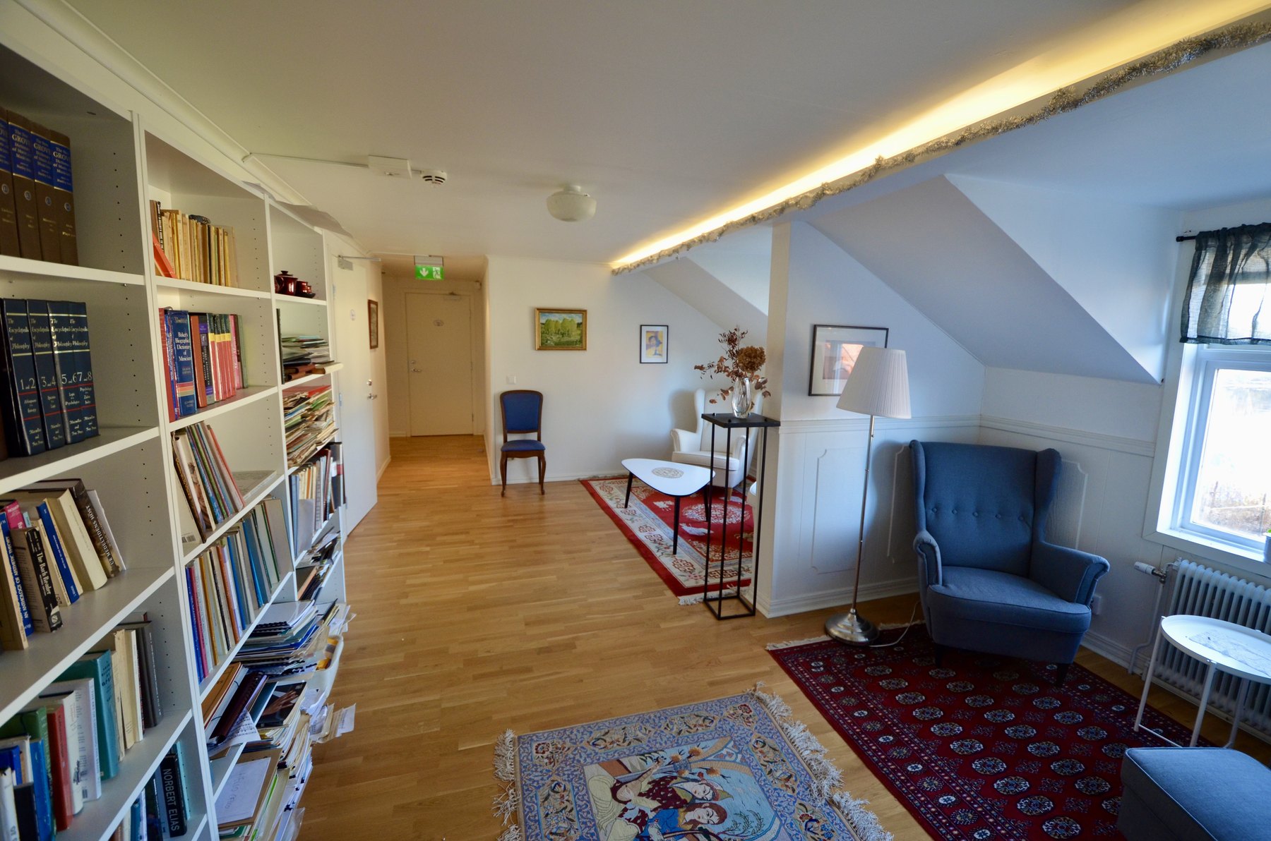 Sällskapsrum med soffor på Husby Wärdshus